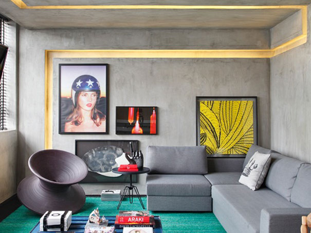 Parede cinza oferece uma base neutra para a decoração e se torna versátil, permitindo a incorporação de diversos estilos